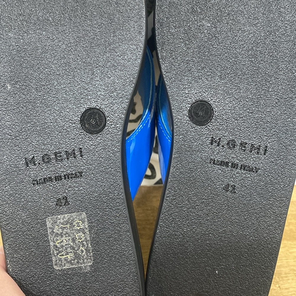 M. Gemí The Rosella Patent Leather Thong Sandals in Blue - Picture 12 of 13